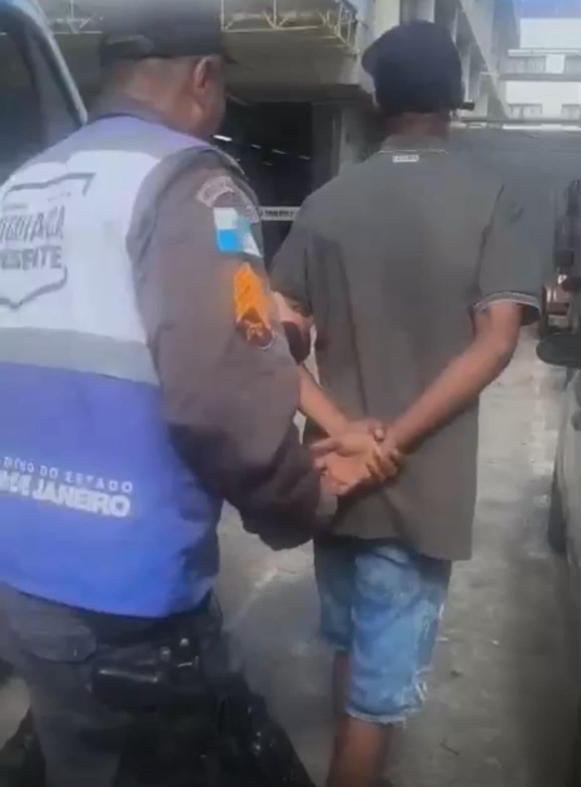 Foragido por roubo em Cabo Frio é identificado por câmeras e preso em Campos