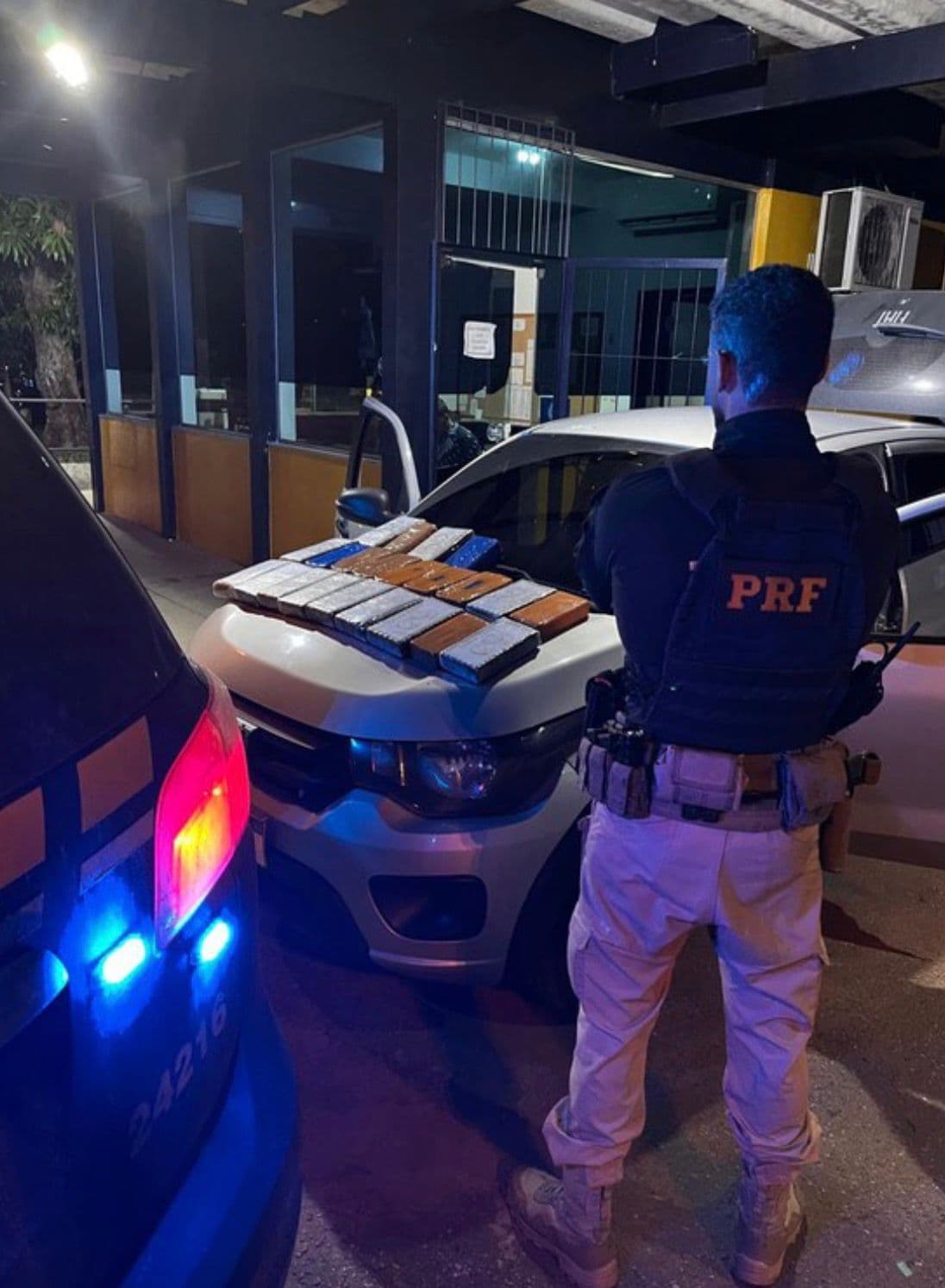 Homem é preso transportando mais de 20 quilos de cocaína em Campos