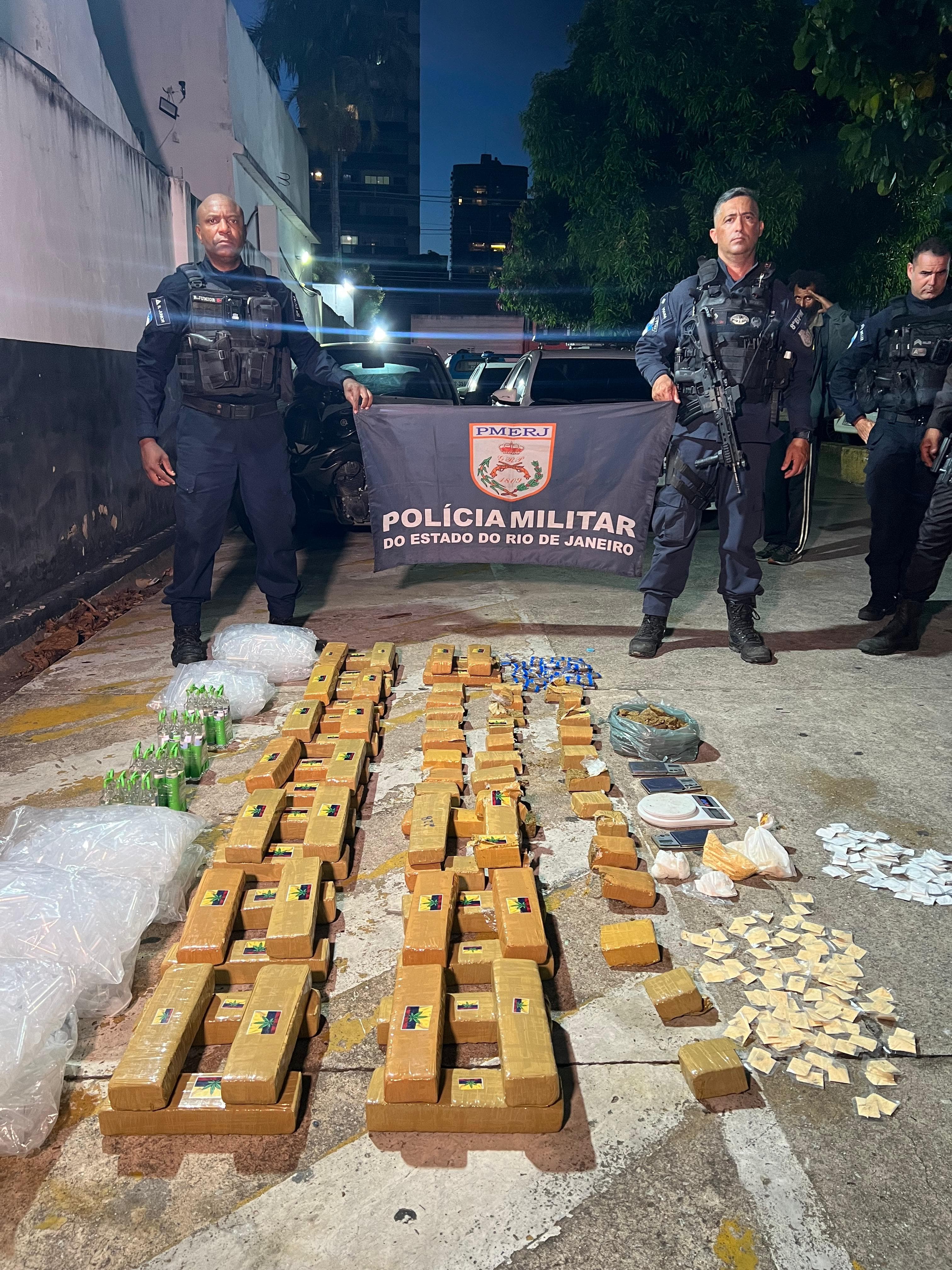 Polícia apreende cerca de 60kg de maconha dentro de apartamento em Campos