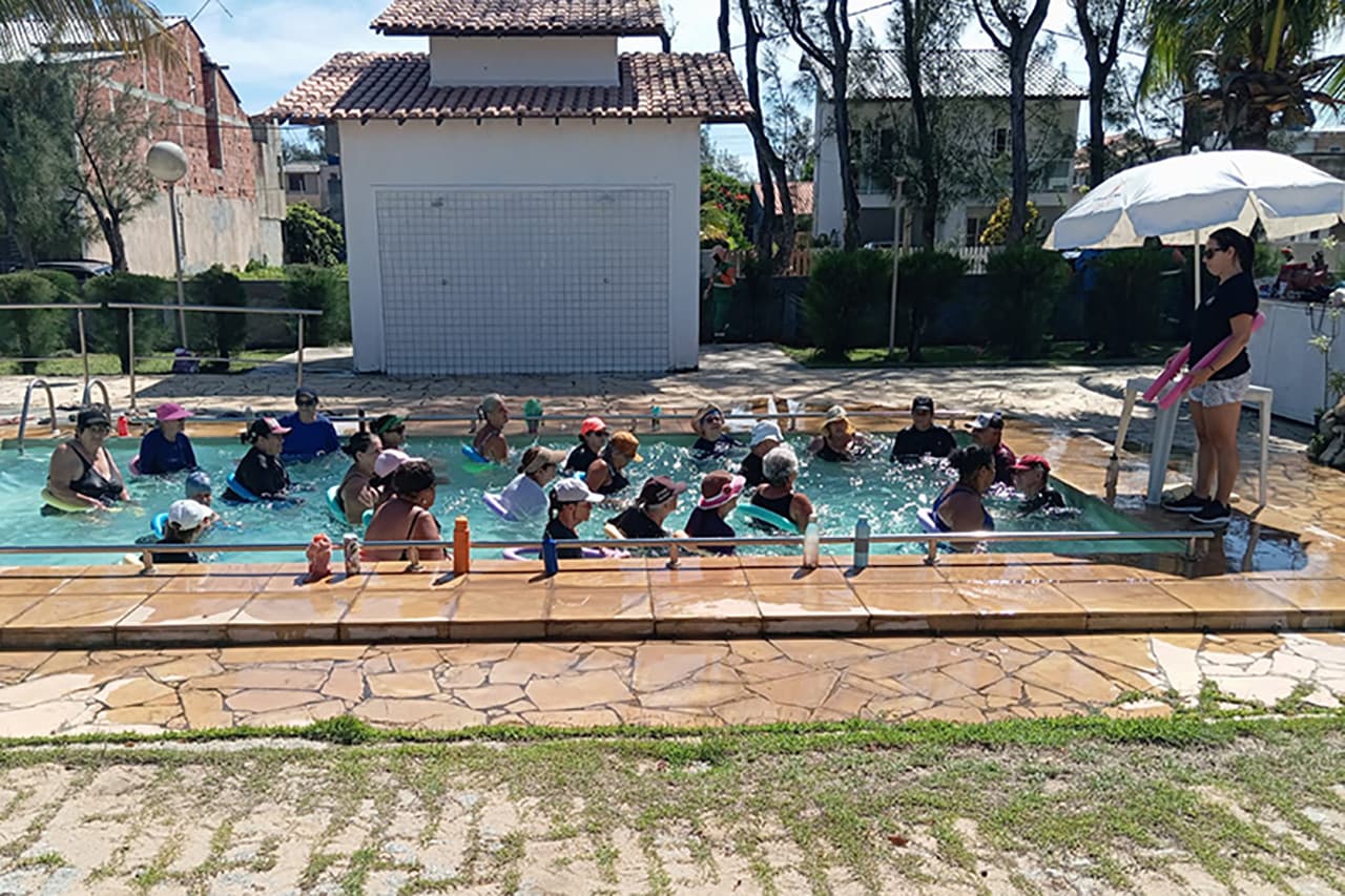 Clube da Terceira Idade de Farol tem aulas gratuitas de hidroginástica