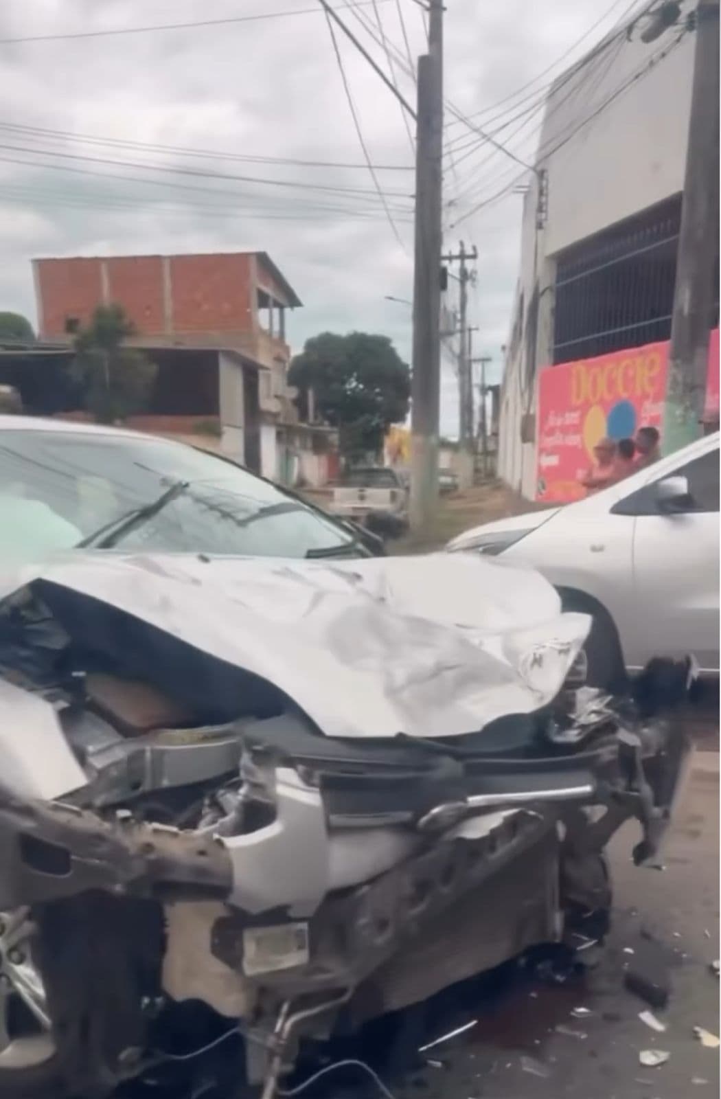 Motociclista fica ferido após colidir com carro em Guarus