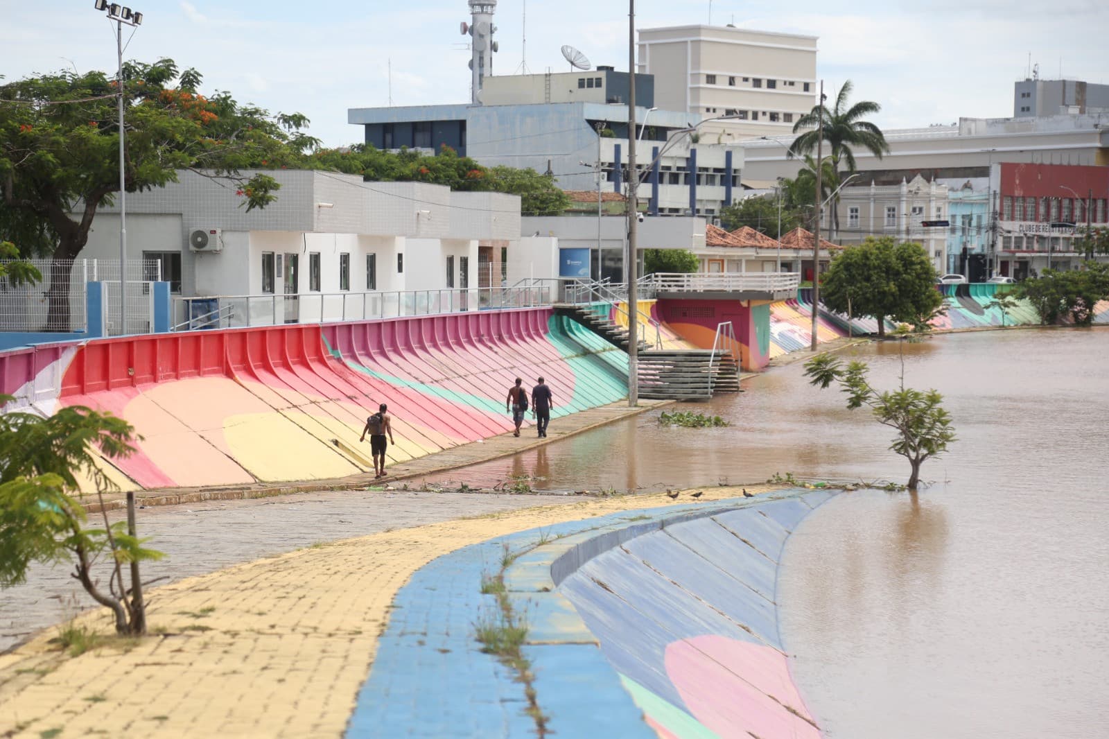 Após atingir 8,72 metros, Paraíba baixa 30 centímetros em 24 horas
